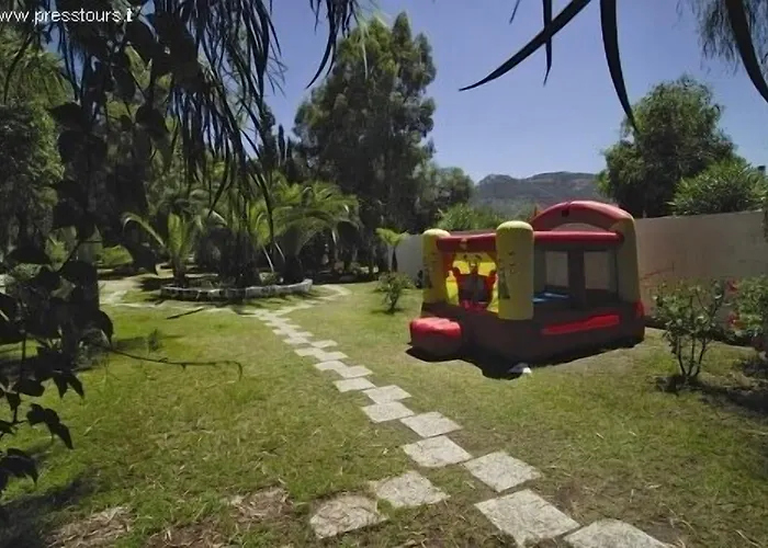 מלון Villaggio Simenzaru 2*