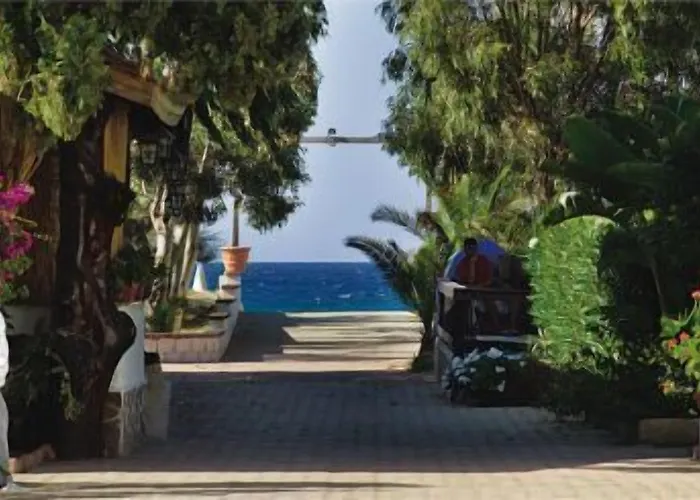 Villaggio Simenzaru מלון Mongiove