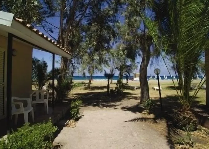 Villaggio Simenzaru מלון Mongiove