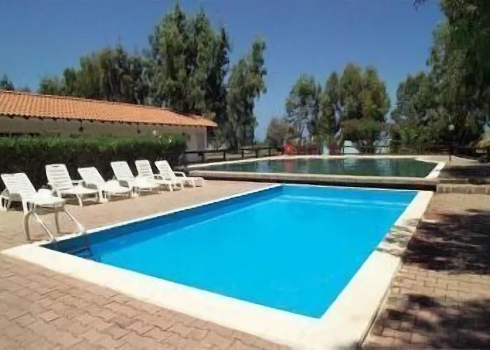 Villaggio Simenzaru מלון 2*